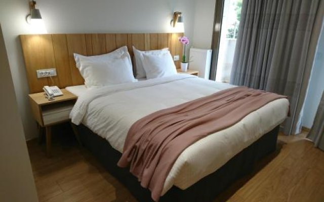 Mirivili Rooms & Suites Hotel