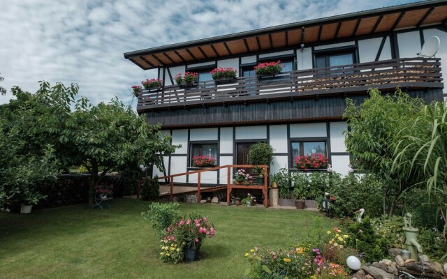 Beautiful Apartment With Romantic Garden and Cosy Terrace