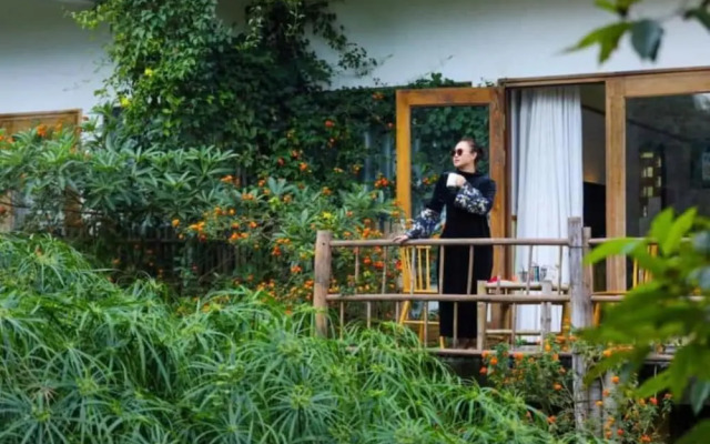 Ba Khan Village Resort