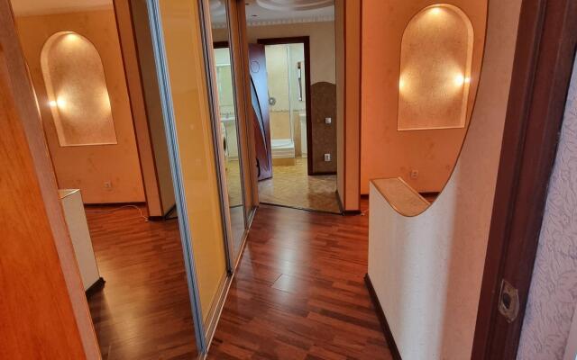 Апартаменты ДеньНочь в 1-ом микрорайоне д. 42А