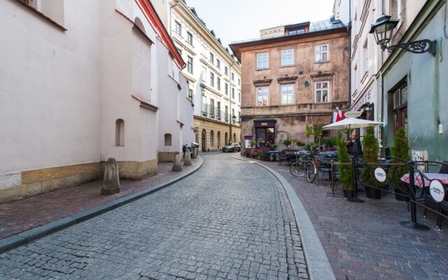 Fantastic Well-decorated 3 Bedrooms Cracovian Home Located in the Old Town