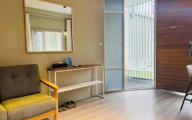 Xi Tou in Sunny Day Inn