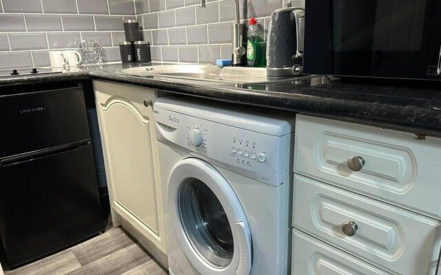 Stunning Studio Apartment in Newport