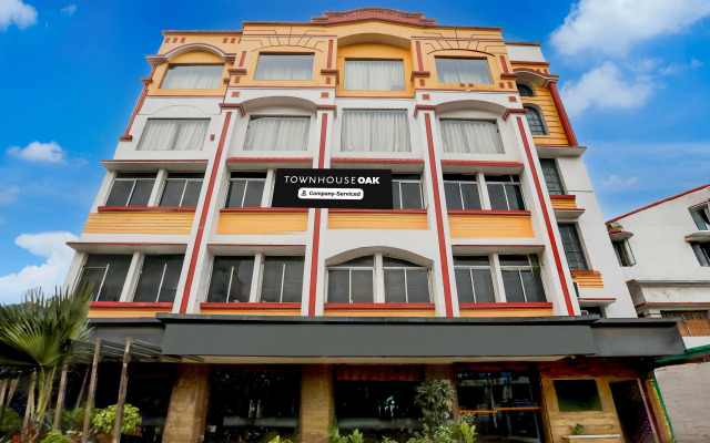 Super Townhouse Oak Dhanbad Near SSLNT College formerly Kapson