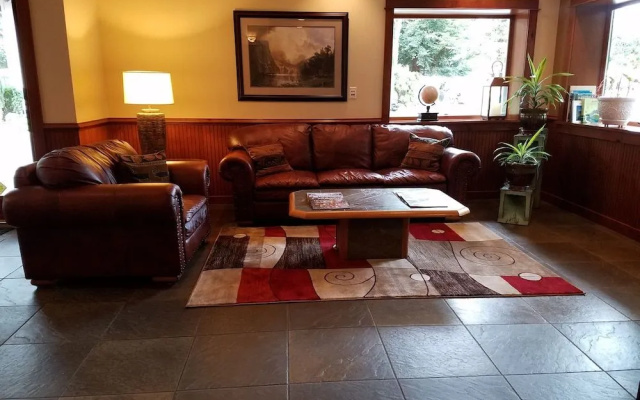 Redwood Garden Inn