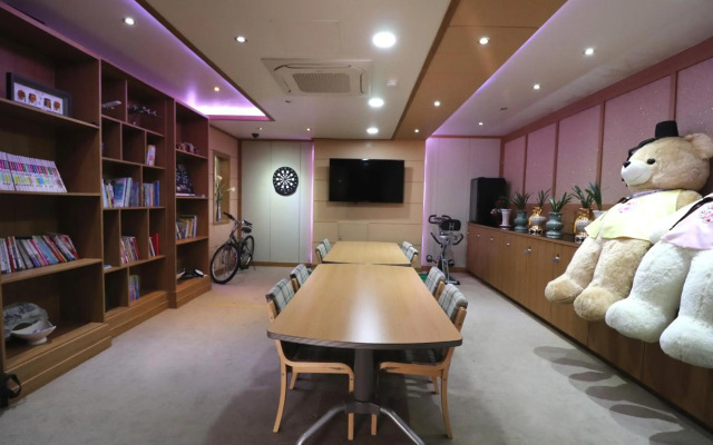 Airport Hotel