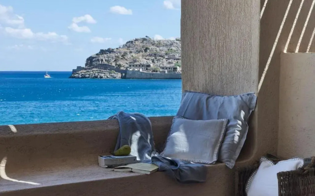 Plaka Sea Front Residence