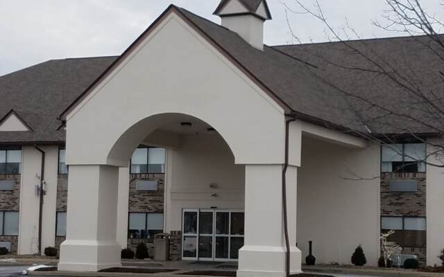 Schoenbrunn Inn & Suites