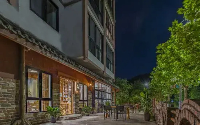 Banshan View Beauty Su (Chongqing Heigu Scenic Area)