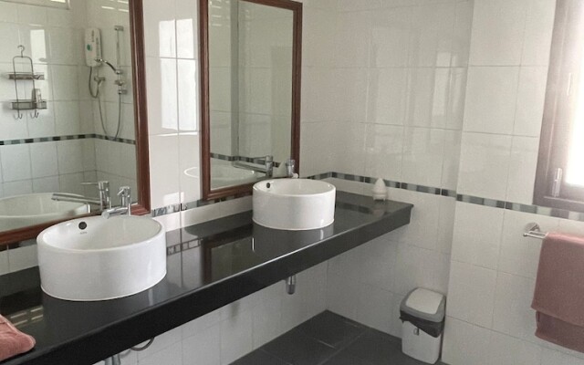 Luxury 4 Bed Pool Villa