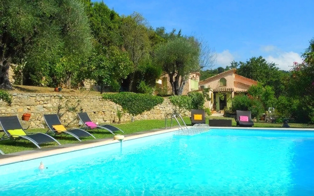Villa la Mauvaise Herbe piscine jardin