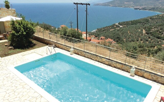 Nice Home in Xyropigado With 4 Bedrooms, Wifi and Outdoor Swimming Pool
