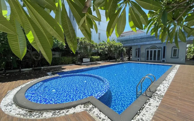 Aroma Luxury Villa