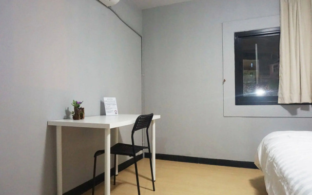 Moumou Hostel