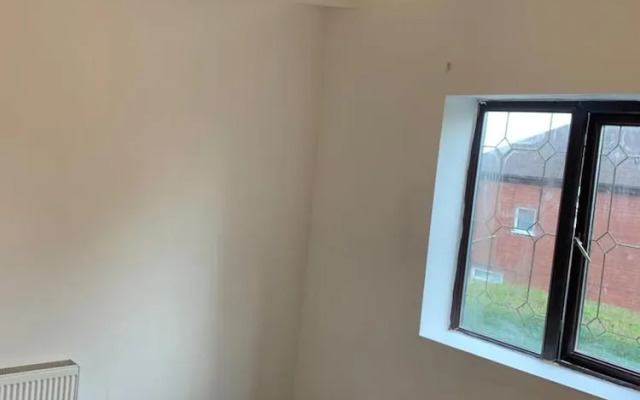 One Lovely Apartmt 1 Double & 2 Camp Beds