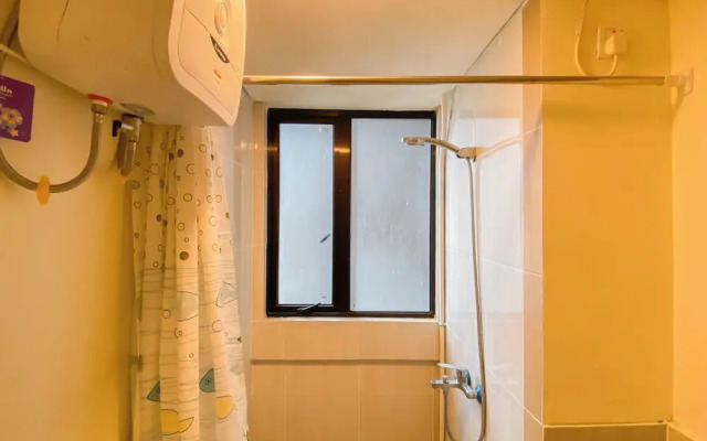 Relaxing Studio Room At Meikarta Apartment