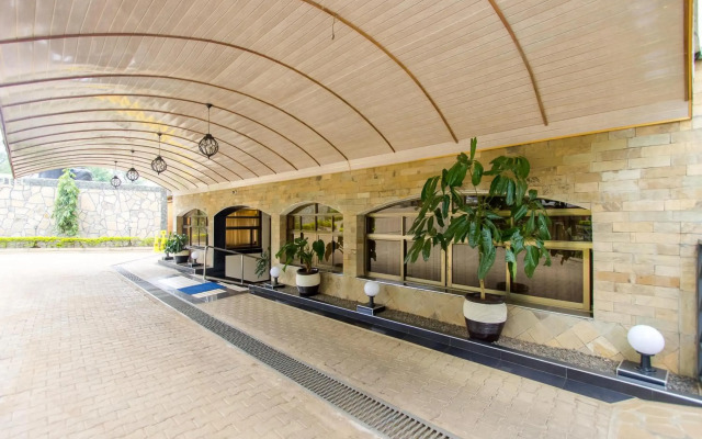 Pinecone Hotel