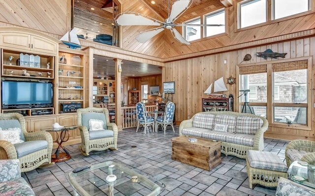 The Boat - 8 Br Home