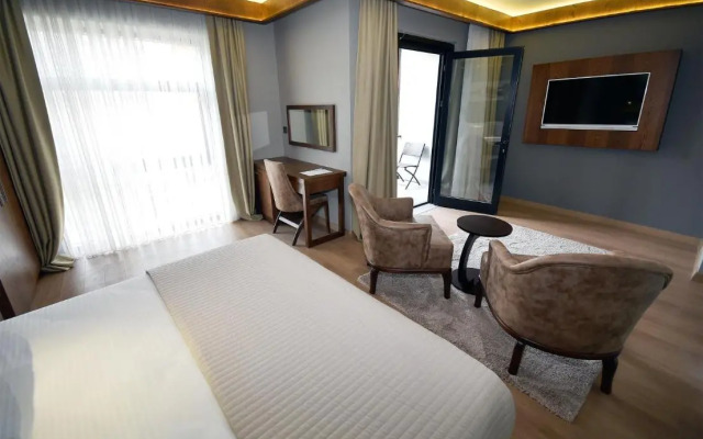 The Elegant Hotel