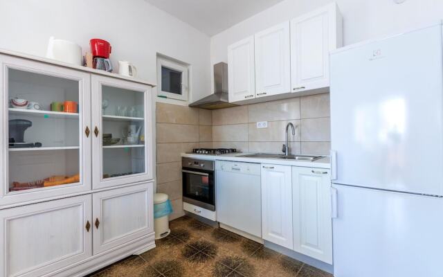 Beautiful Home in Sucuraj With Wifi and 2 Bedrooms
