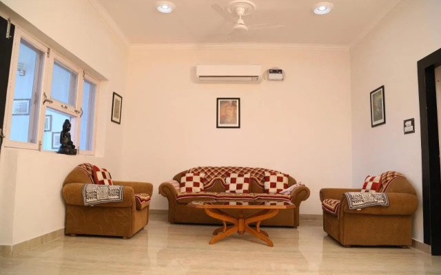 Tuk Tuk Homestay
