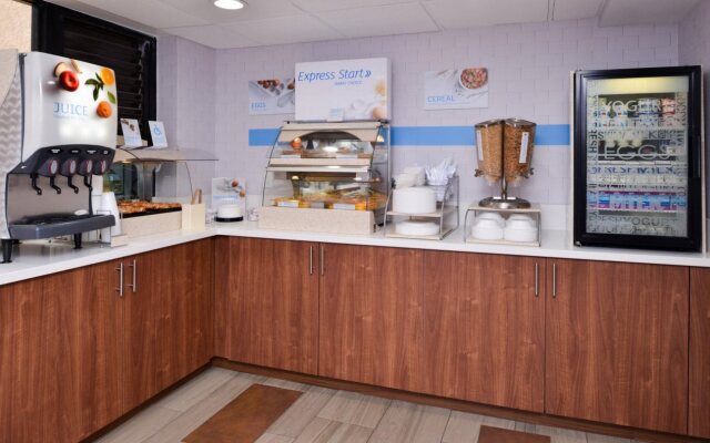 Holiday Inn Express Palm-Desert by IHG