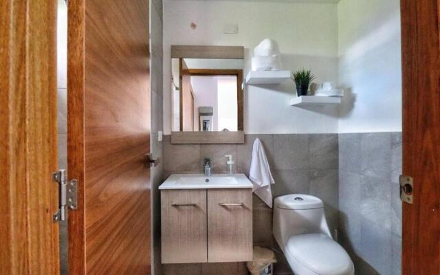 Sleek 1-Bedroom Condo w/Rooftop Hot tub in Gazcue
