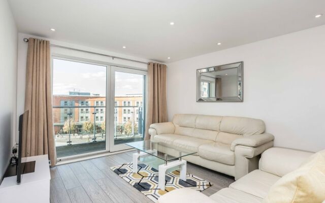 Luxurious Gunwharf Quays Sunset Views