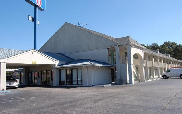 Days Inn by Wyndham Hardeeville Near Hilton Head