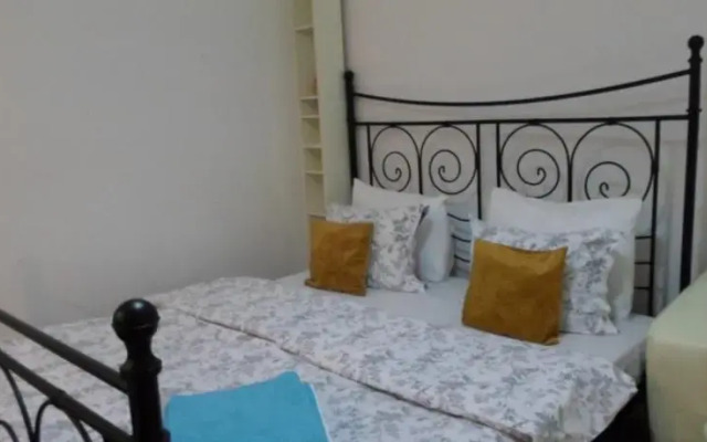 Cismigiu Room