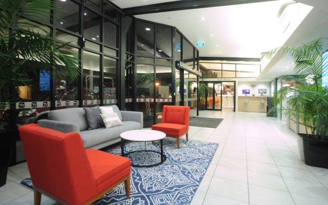 Quality Hotel Lincoln Green – Lobby – Henderson