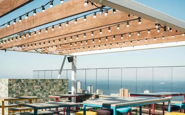 Umhlanga Arch 10th Floor- Sea Views!