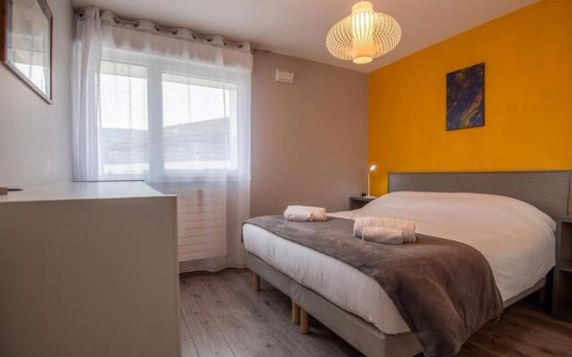 Apartment with balcony near downtown