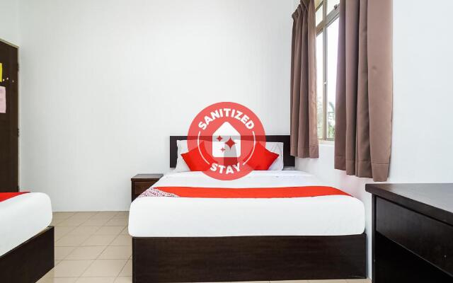 OYO 89330 Hotel Star Inn