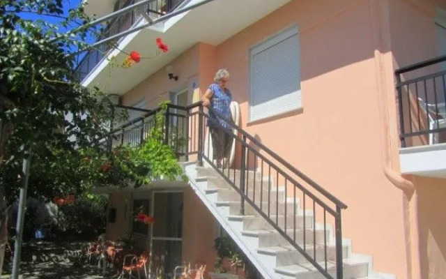 Ianos Apartments