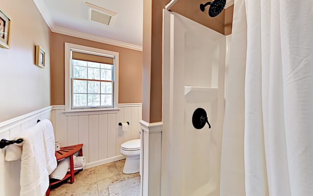 Quiet Family - 4 Br Home