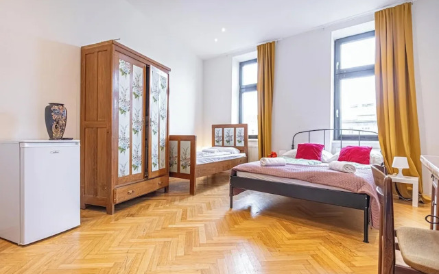 Cozy Room Near U6 Dresdner Subway Line