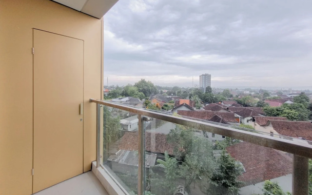 Minimalist 1Br At Patraland Amarta Apartment