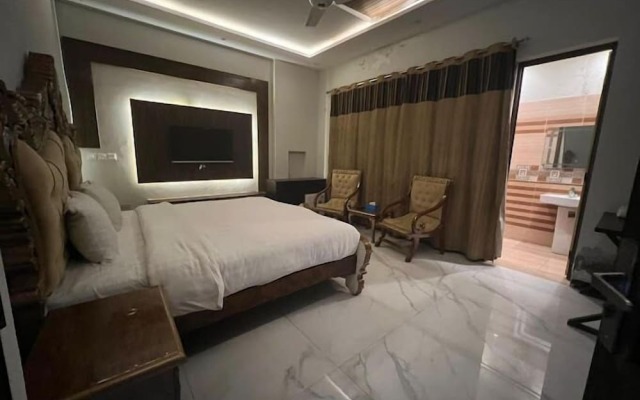Palm Tree Hotel & Suites