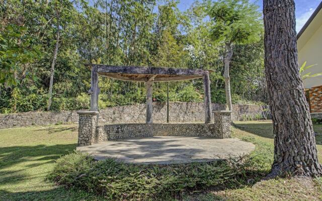 OYO 3208 Villa Inn App Trawas Bintaro Syariah