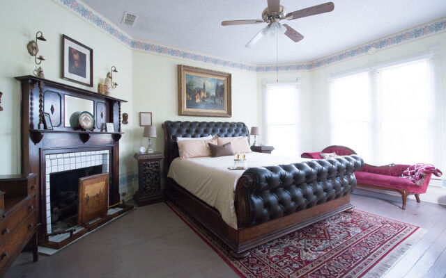 Munzesheimer Manor Bed & Breakfast