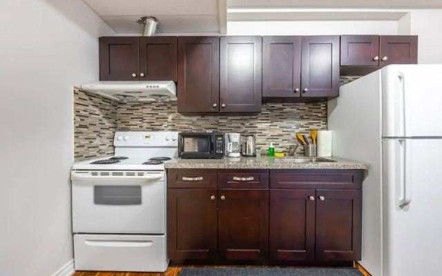 Charming 2BR Retreat Steps From Niagara Falls