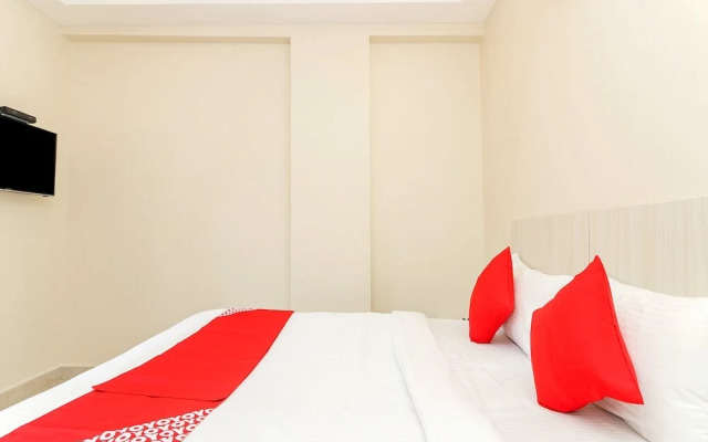 Royal Emirates Banjara by OYO Rooms