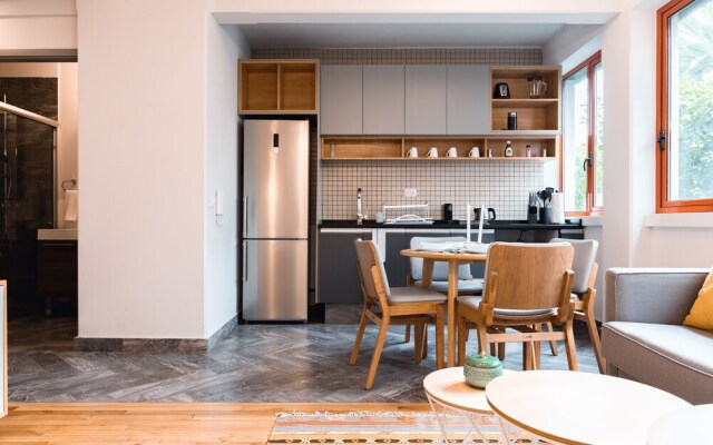 Hip, Modern Tech Condo w Rooftop in La Condesa