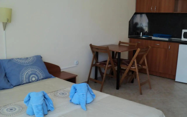 Meni Apartments and Guest Rooms