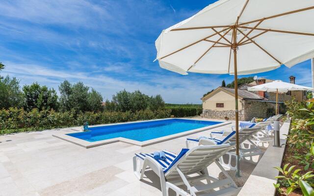 Stone House Rita with Pool