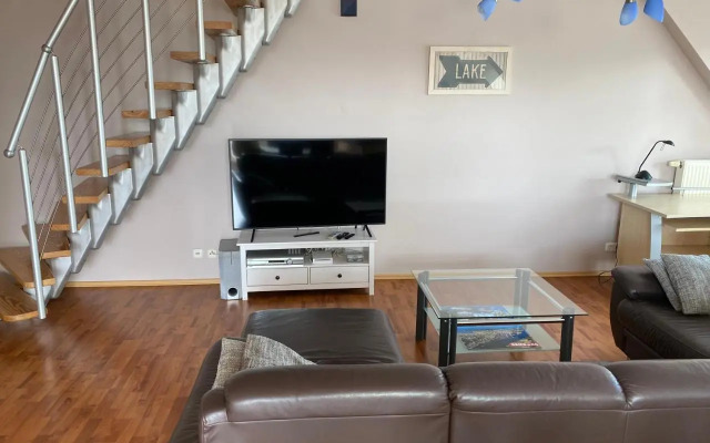 Moderne Maisonette-Wohnung Am Karpfenteich; Modern Apartment With View Of The Carp Pond