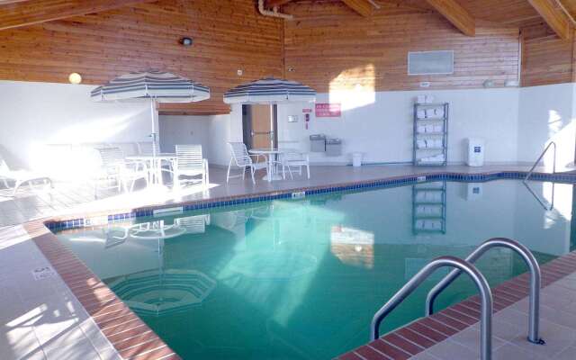 AmericInn by Wyndham Madison SD