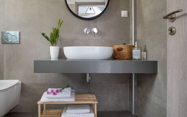 E & G Relax Homes