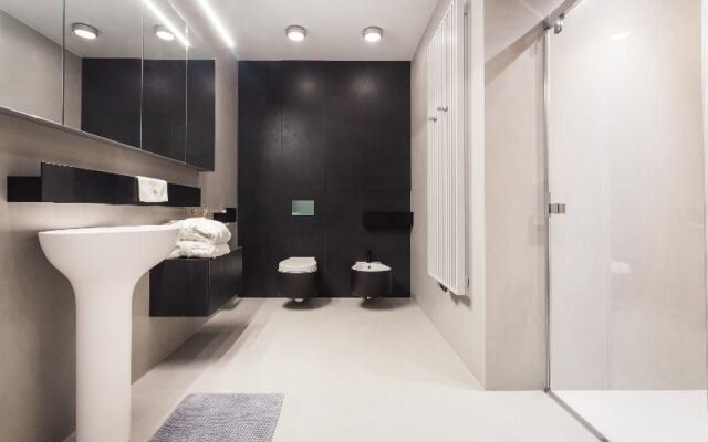 InPoint Luxury City Center Pool & Gym Apartments